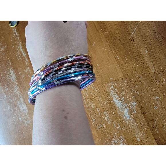 Lot Of 7 metal Bangle Bracelets Colorful Rainbow - Picture 2 of 5